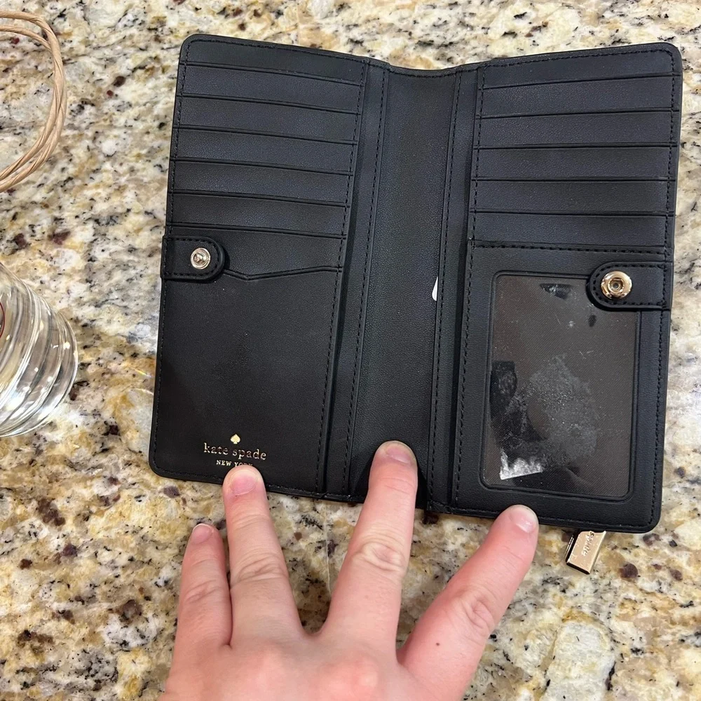 NWOT Kate Spade Madison large slim Black and Cream Wallet